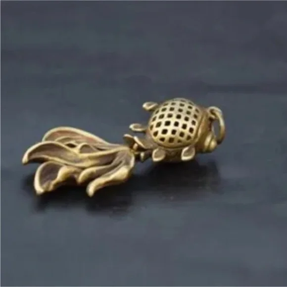 Brass Goldfish Pendant - Picture 4 of 7